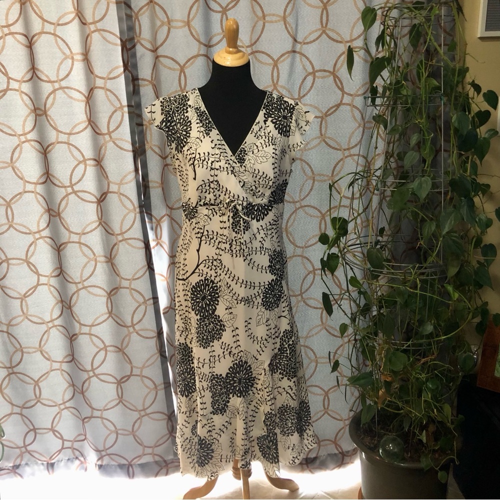 Believe…. White & Black Cap Sleeve Faux Wrap Dress Size 14